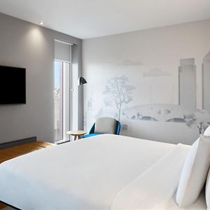 Urban Zimmer mit Kingsize-Bett auf den oberen Etagen